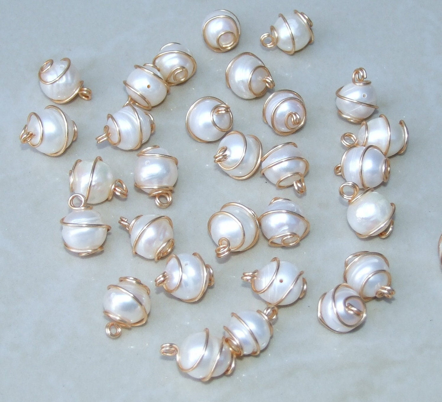 Natural Cultured Round Freshwater Pearl Pendant, 18K Gold Plated Over Copper Wire, 15mm x 12mm, 912 - EDGBeadsandGems