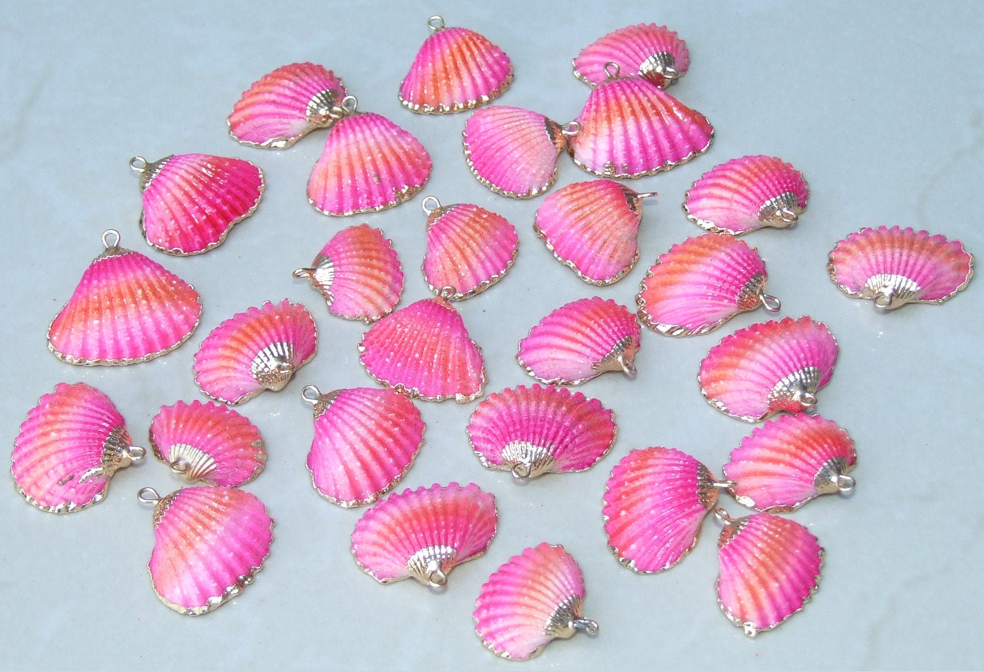 Small Gold Edge Natural Seashell, Sea Shell Pendant, Clam Shell, Shell Bead Pendant, Ocean, Beach, Summer Jewelry, BOHO, 25mm to 28mm 07D