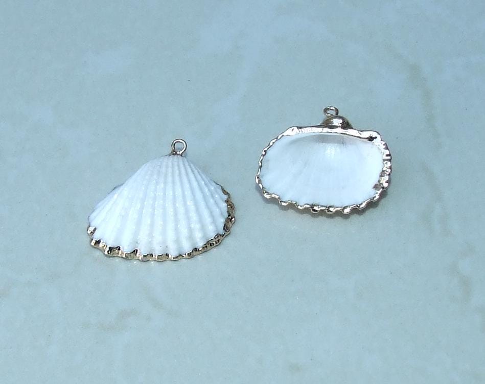 Small Gold Edge Natural Seashell, Sea Shell Pendant, Clam Shell, Shell Bead Pendant, Ocean, Beach, Summer, BOHO, 25-28mm 75-04 - EDGBeadsandGems