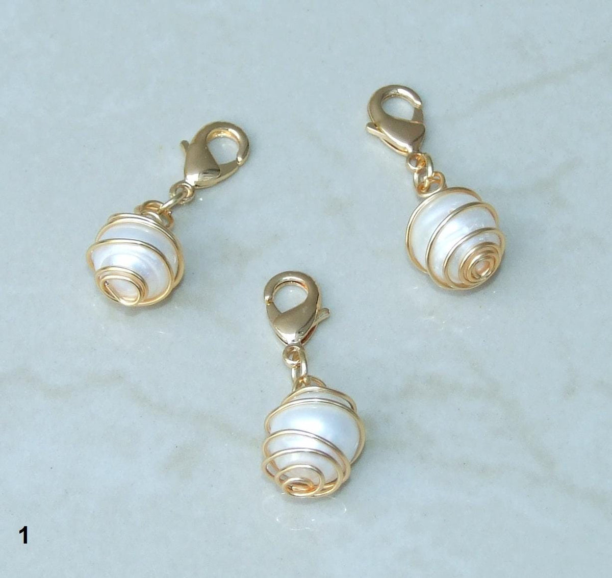 Natural Cultured Round Freshwater Pearl Pendant, 18K Gold Plated Over Copper Wire, 15mm x 12mm, 912 - EDGBeadsandGems
